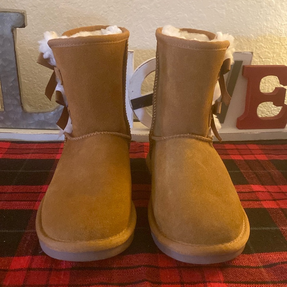 Kids Koolaburra by UGG
Size 2